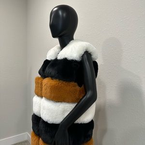 AZALEA WANG Colorblock Faux-Fur Vest